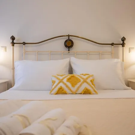 Maria & Philip's Garitsa Hideaway