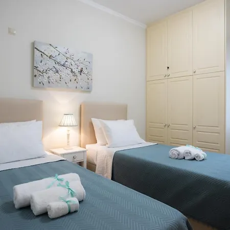 Maria & Philip's Garitsa Hideaway Daire