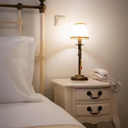 Maria & Philip's Garitsa Hideaway *