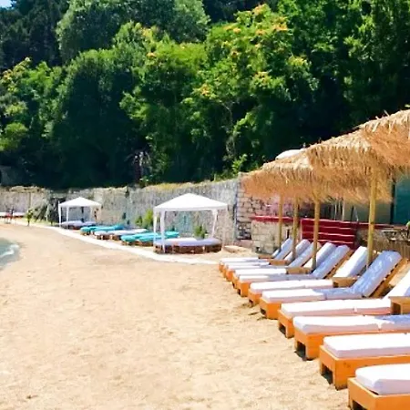 Maria & Philip's Garitsa Hideaway *