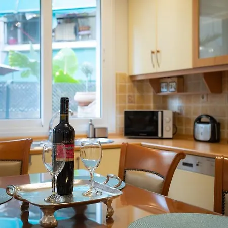 Maria & Philip's Garitsa Hideaway *