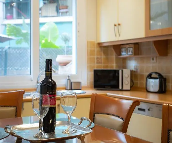 Maria & Philip's Garitsa Hideaway *