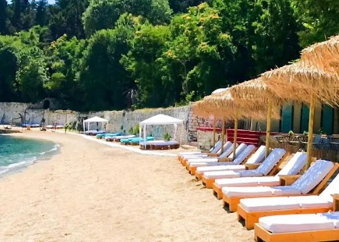 Maria & Philip's Garitsa Hideaway *