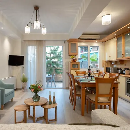 Maria & Philip's Garitsa Hideaway *